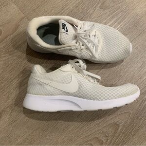 Nike Tanjun White Running Shoe Sneakers Size 8.5